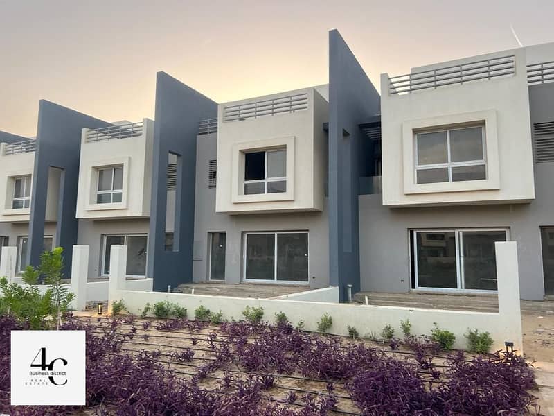 Lowest down payment 208m available in hyde park with possability of installments modern open view landscape 1