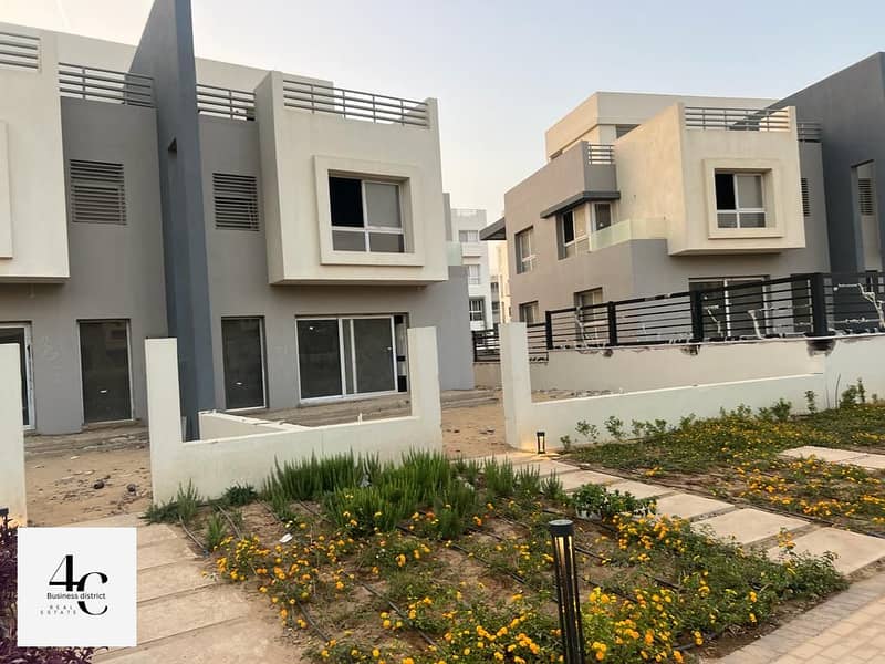 Lowest down payment 208m available in hyde park with possability of installments modern open view landscape 3