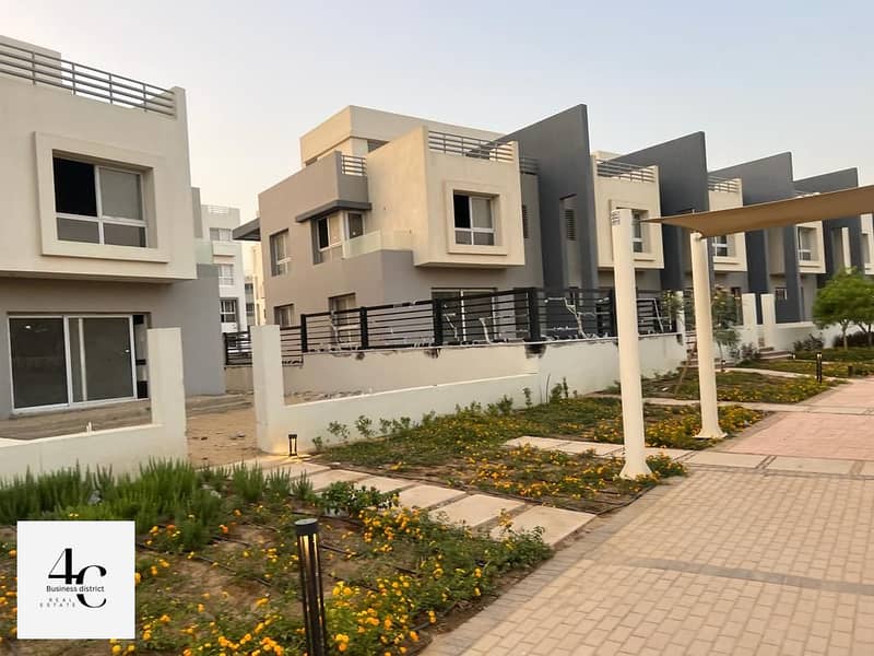 Lowest down payment 208m available in hyde park with possability of installments modern open view landscape 5