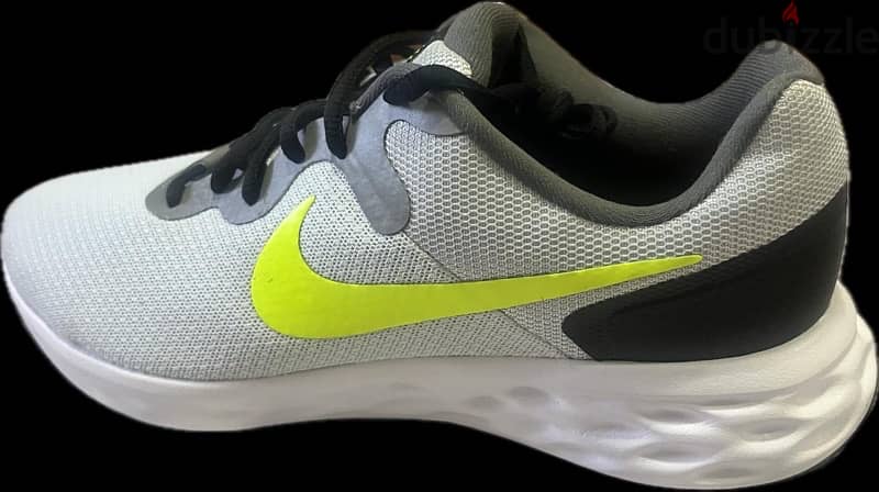 Nike shoes size 42 from USA 2