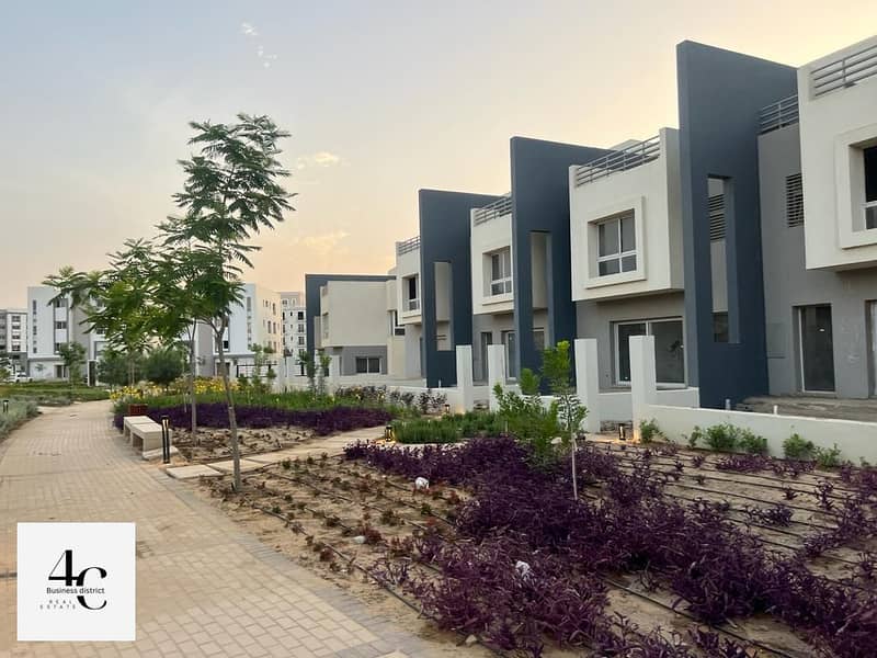 With a special down payment and installments, townhouse 270m corner view, landscape, fully finished in Hyde Park 8