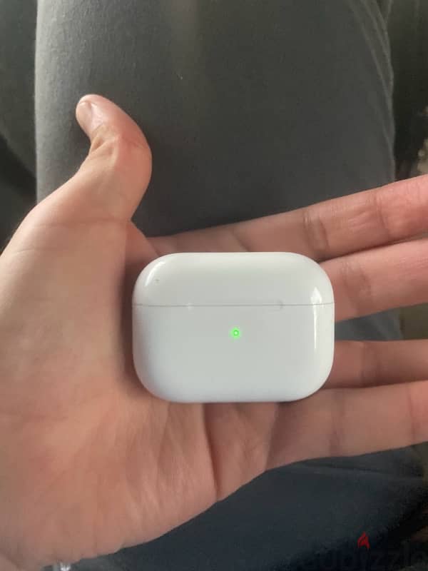 Apple airpods 2nd generation (case only)!! 1