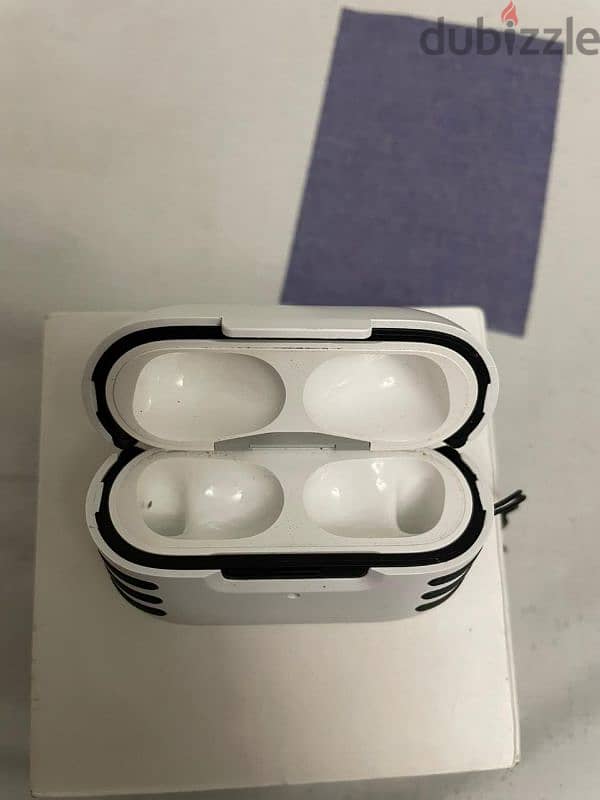 Original apple airpods pro 1 used for one year for sale 4