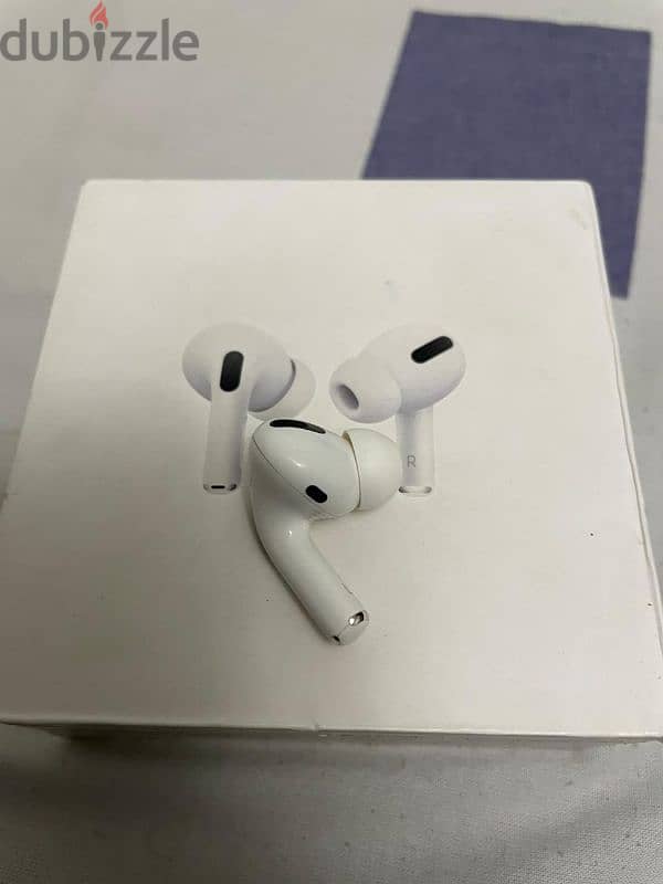 Original apple airpods pro 1 used for one year for sale 5