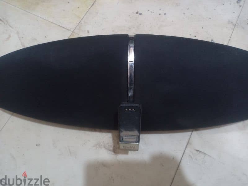 bowers & wilkins zeppelin speaker 1