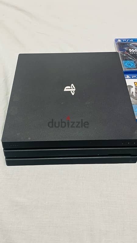 PS4 pro 1 T + one controller and its cover+4 CD 2