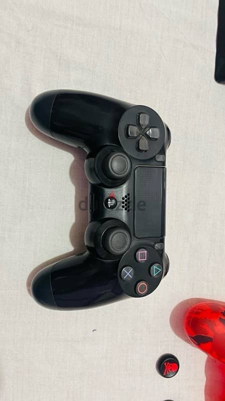 PS4 pro 1 T + one controller and its cover+4 CD 7