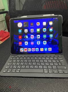 IPad Air 3 Wifi 64 GB with Logitech Keyboard and Joyroom Stylus