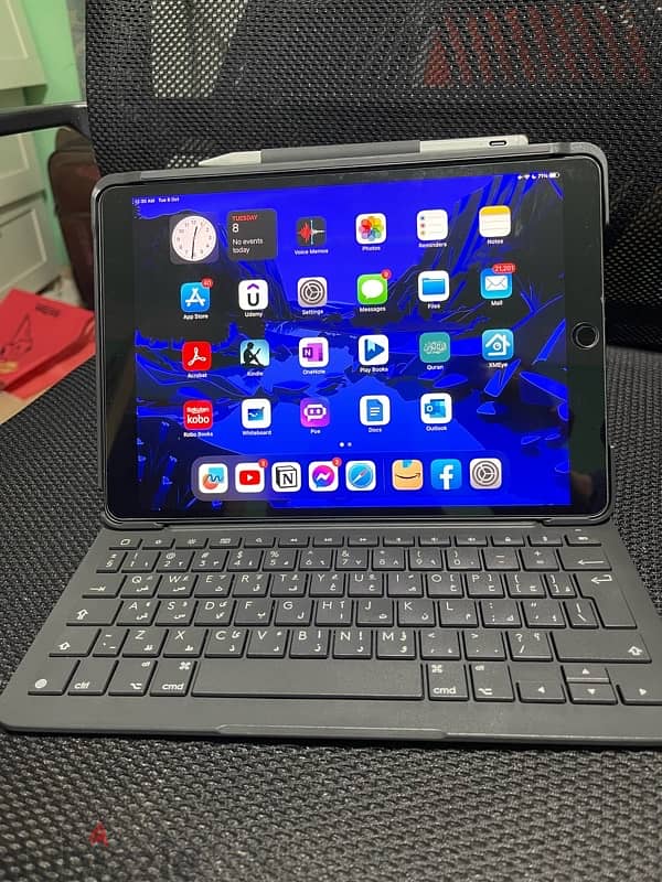 IPad Air 3 Wifi 64 GB with Logitech Keyboard and Joyroom Stylus 0