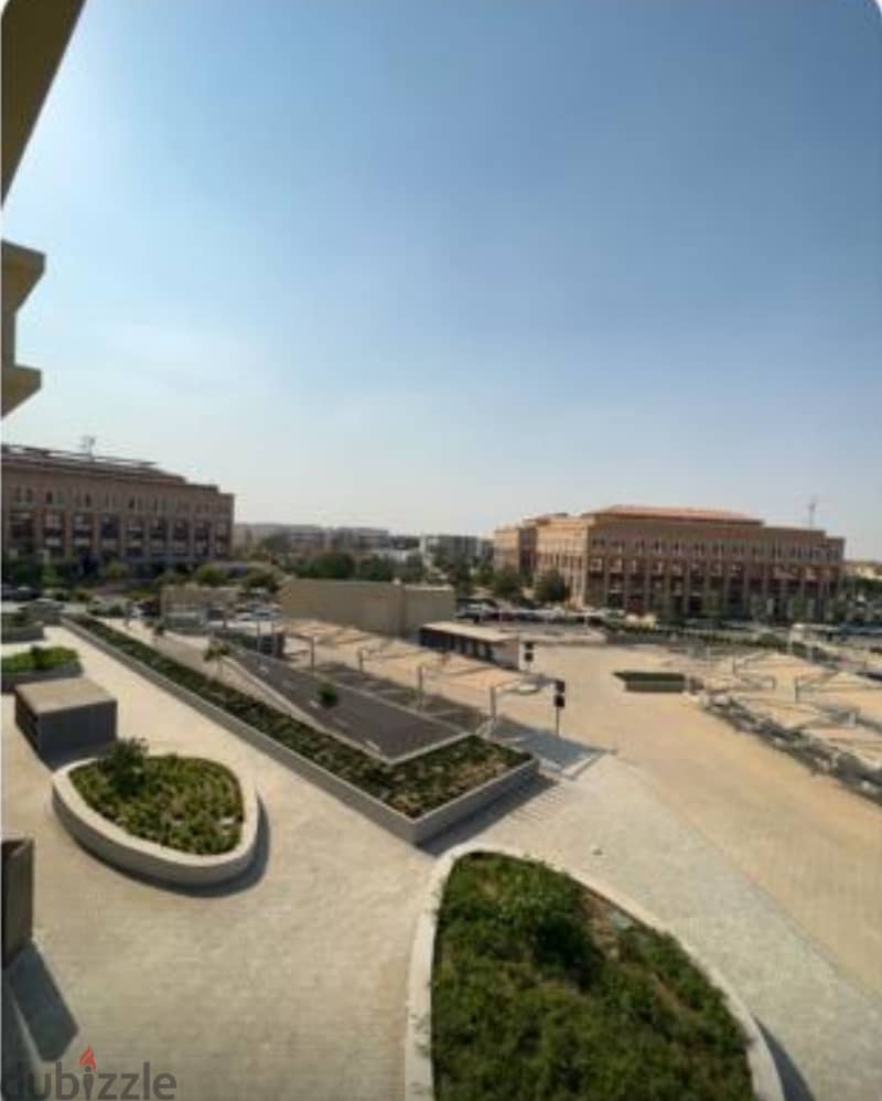 مكتب 400م بسعر مميز وبفيو بحري في ميفيدا Mivida Business Park التجمع 2