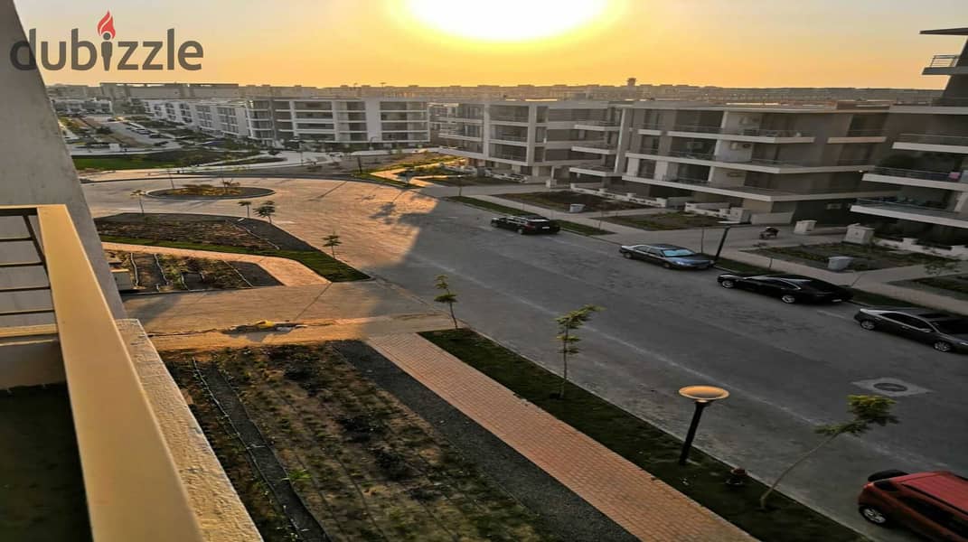 شقة مميزة جدا على فيو دايركت lake ولاند سكيب 81م في كمبوند تاج سيتي Taj City بالقاهرة الجديدة 8