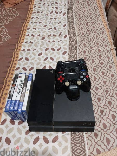 PlayStation 4 with 2 joysticks and games 2