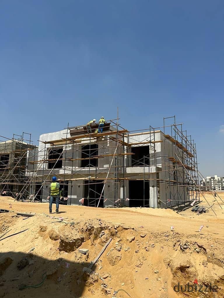 تاون هاوس استلام قريب باقل اوفر - village west sheikh zayed 12