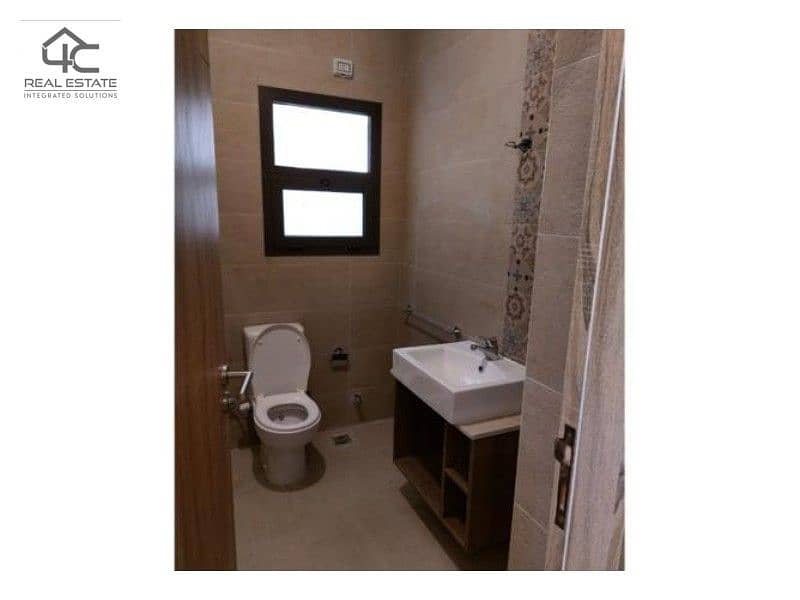 Penthouse for sale, finished, with air conditioners and kitchen, immediate delivery in Al Marasem, Fifth Settlement 4