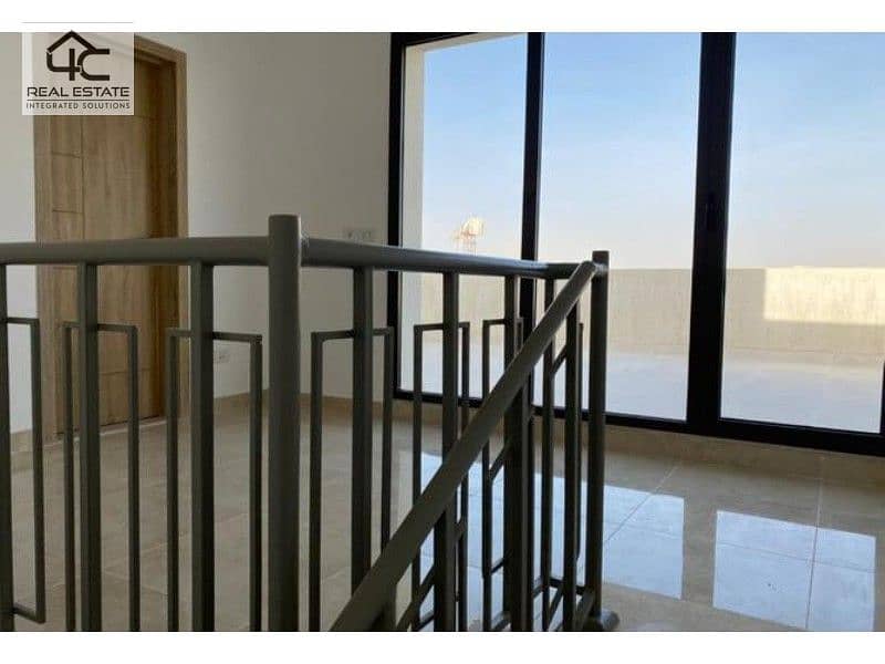 Penthouse for sale, finished, with air conditioners and kitchen, immediate delivery in Al Marasem, Fifth Settlement 5