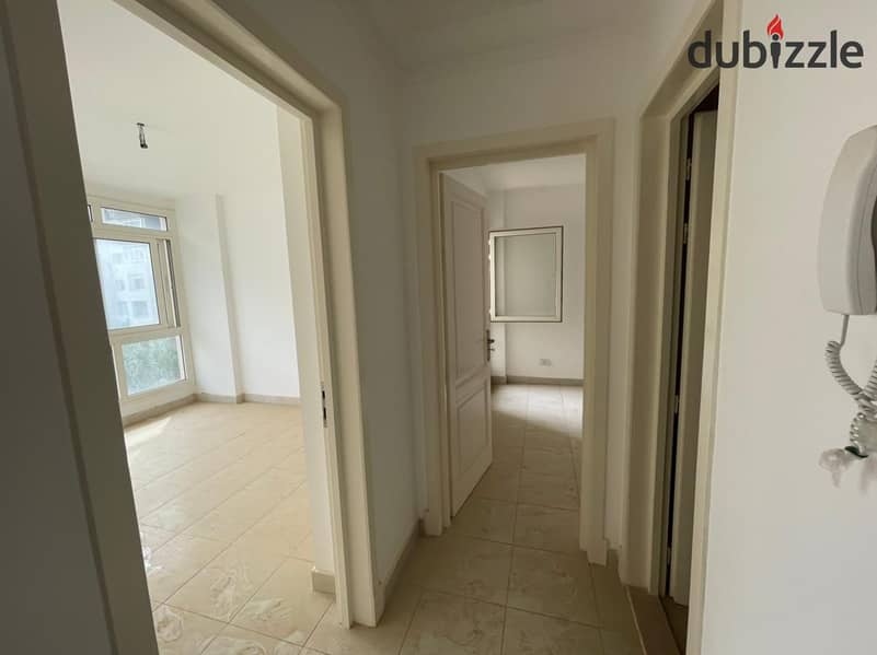 Studio for sale in Madinaty, ground floor with private garden, down payment and installments, directly in front of services 1