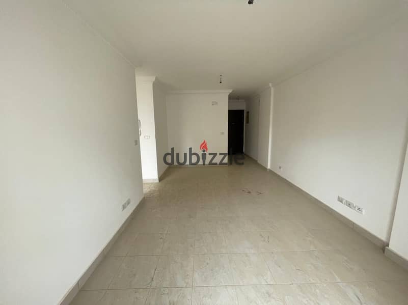 Studio for sale in Madinaty, ground floor with private garden, down payment and installments, directly in front of services 7