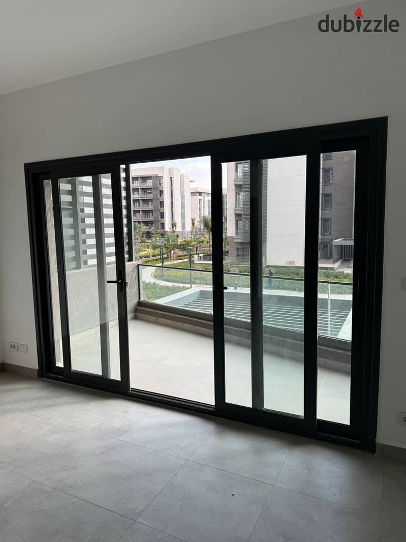 An opportunity for sale from the owner, an apartment in Privado Compound in Madinaty, 137 meters, an old contract, immediate receipt, a view of lakes 2