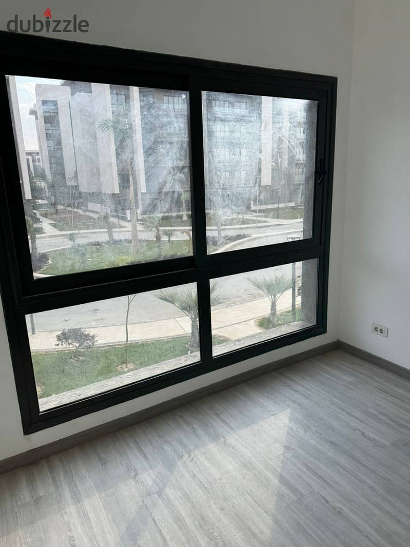 An opportunity for sale from the owner, an apartment in Privado Compound in Madinaty, 137 meters, an old contract, immediate receipt, a view of lakes 8