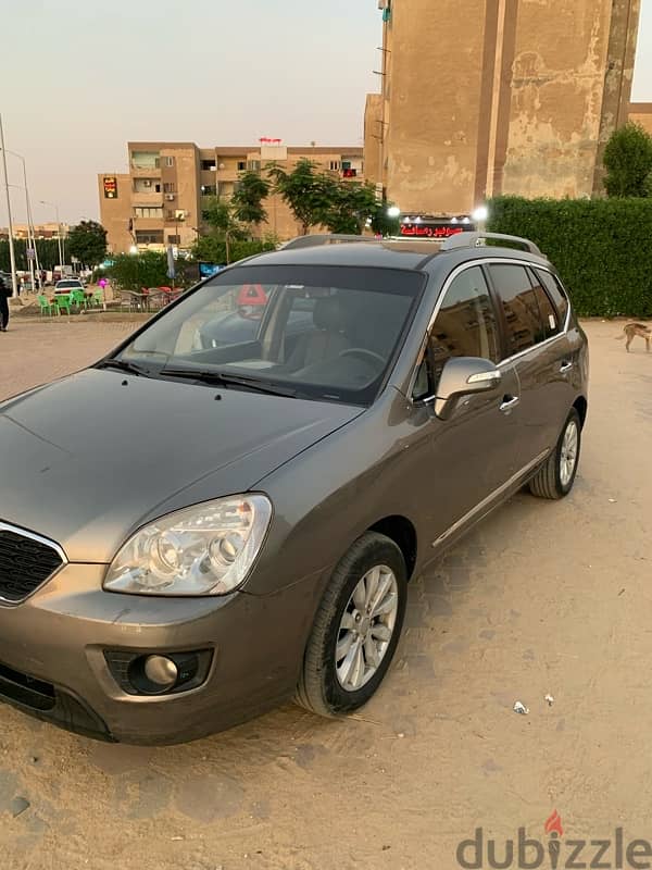 Kia Carens 2010 1