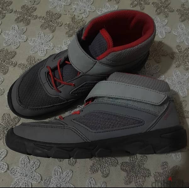 Decathlon boys shoes size 34 1