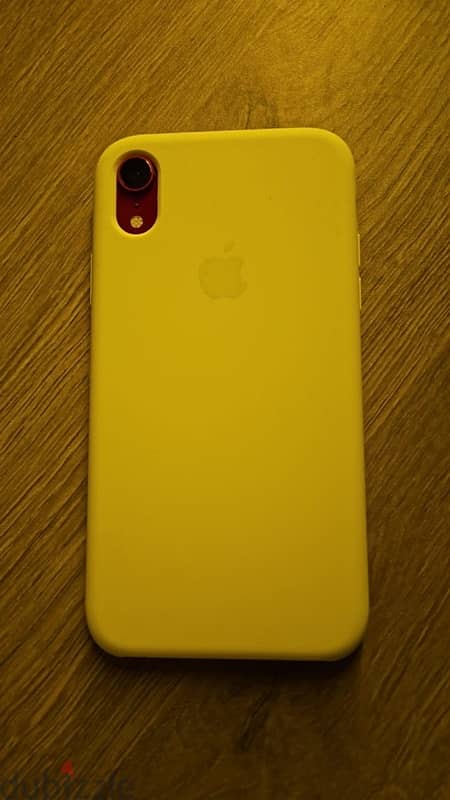 Apple Iphone XR (Product Red) - Like new. 3