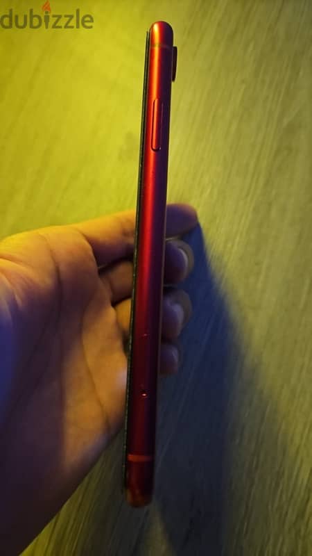 Apple Iphone XR (Product Red) - Like new. 5