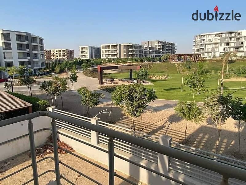 Penthouse for sale at a special price with a north-facing orientation and a stunning view of the lagoon/Taj City Golf. 10