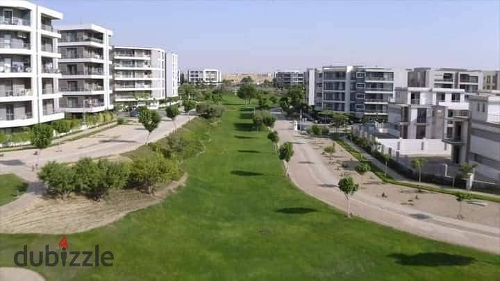 Penthouse for sale at a special price with a north-facing orientation and a stunning view of the lagoon/Taj City Golf. 11