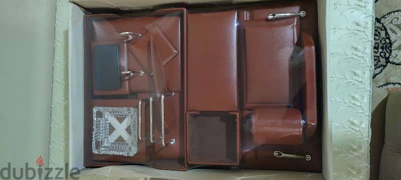 Office leather set.  طقم مكتب جلد 0