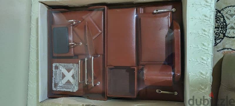 Office leather set.  طقم مكتب جلد 1