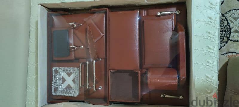 Office leather set.  طقم مكتب جلد 3