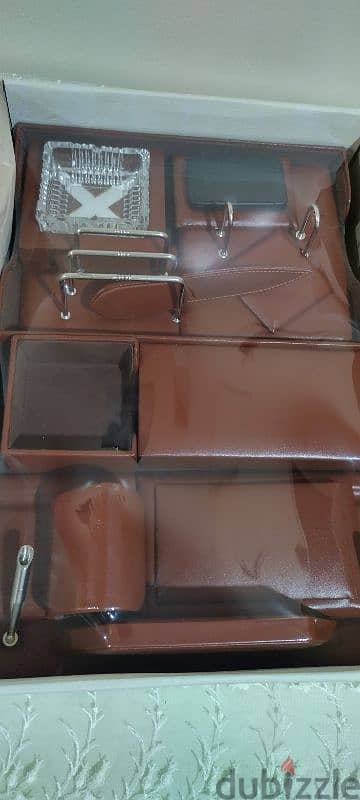 Office leather set.  طقم مكتب جلد 7