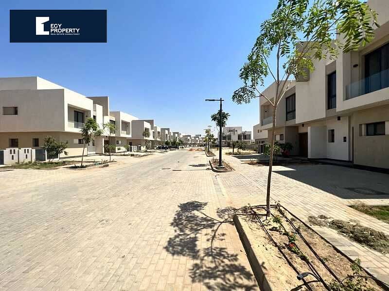 Twinhouse villa Resale, old price, in Al Burouj Compound - A very special location in front of Madinty 3