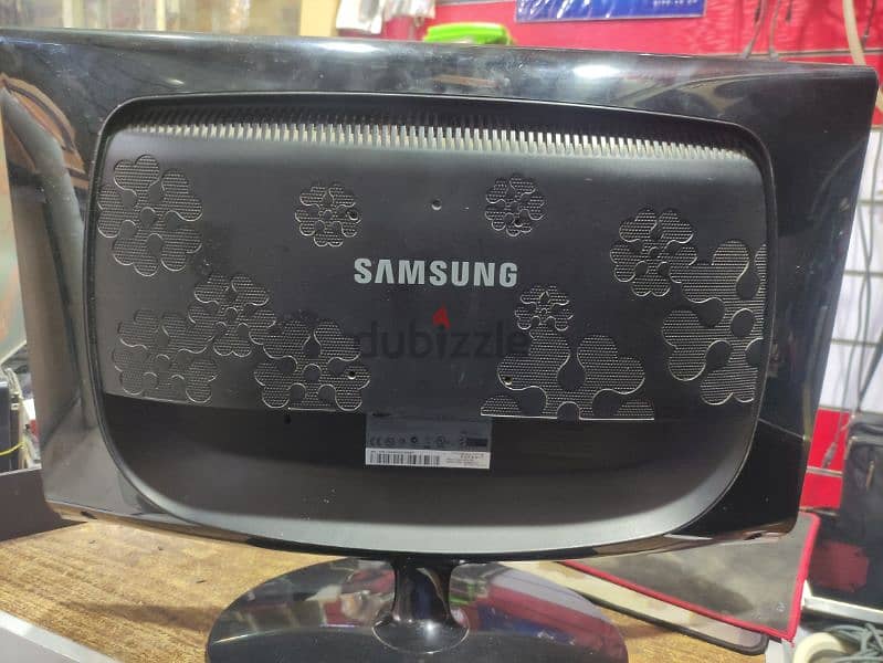 شاشة samsung lcd 23  بوصه بحاله ممتازه 3