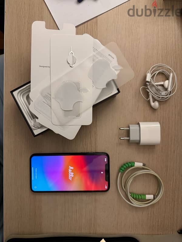 iPhone 11 Pro Max - حالة جيدة جدا ومعه جميع ملحقاته الأصلية 0