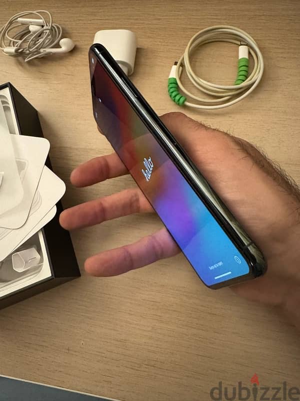 iPhone 11 Pro Max - حالة جيدة جدا ومعه جميع ملحقاته الأصلية 5