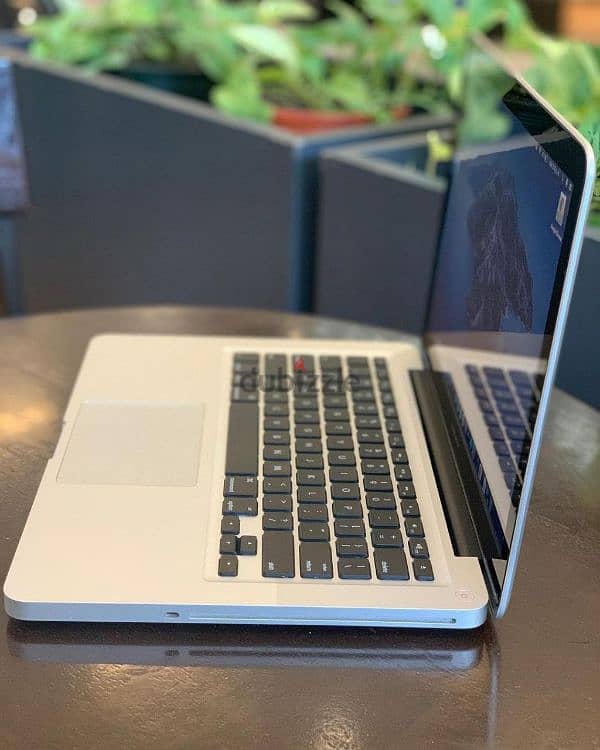 Apple laptop "MacBook Pro" 2