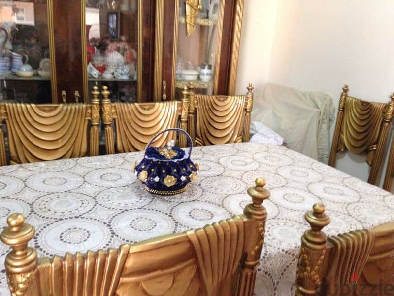 Like new dining table and chairs سفره بعشر كراسي بحاله ممتازه 2