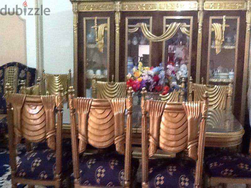 Like new dining table and chairs سفره بعشر كراسي بحاله ممتازه 4