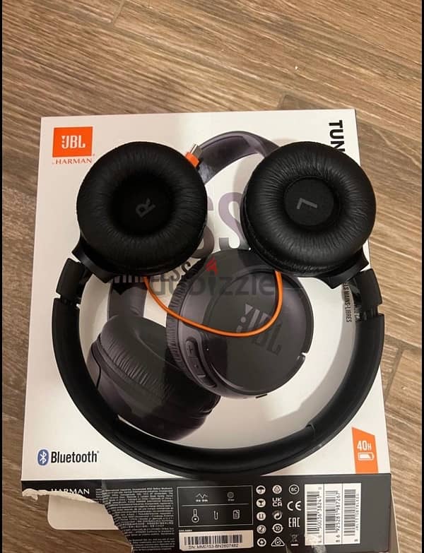 Original JBL Tunes 510BT Overear headphones 1