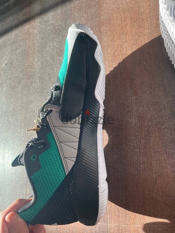 original brand new addidas shoe 43 1/3 جزمة اديداس اصليه جديده 3