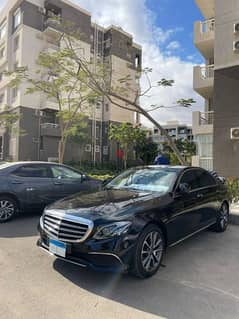 Mercedes-Benz E180 2018 Exclusive 0