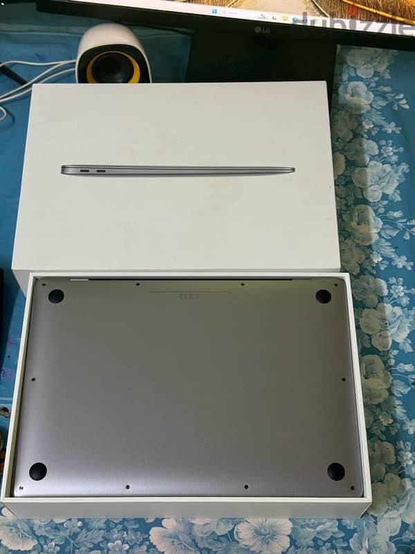 MacBook Air 2020 M1 100% KSA Full box ماك بوك اير ام ١ 4