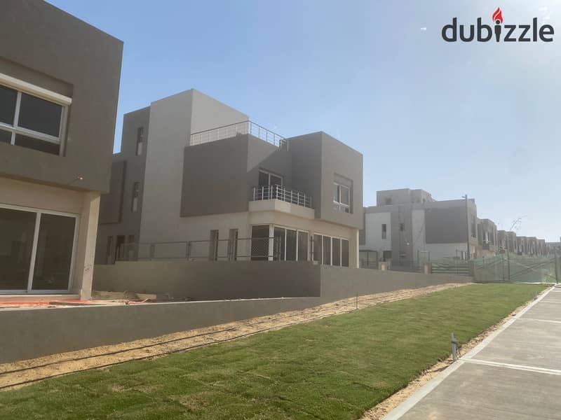 For sale, a townhouse with immediate delivery in Sheikh Zayed, in Etapa Compound, 1