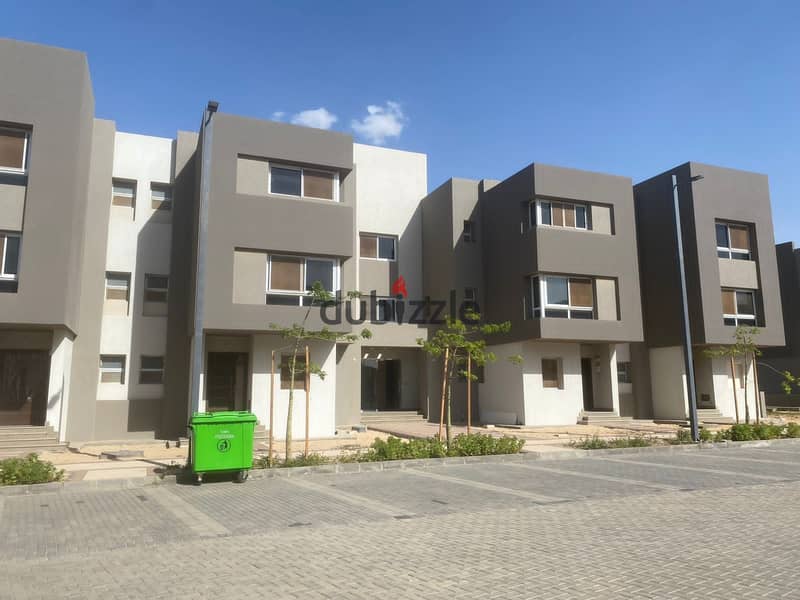 For sale, a townhouse with immediate delivery in Sheikh Zayed, in Etapa Compound, 2