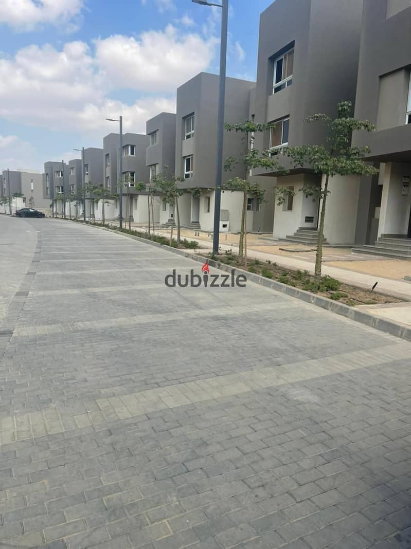 For sale, a townhouse with immediate delivery in Sheikh Zayed, in Etapa Compound, 4