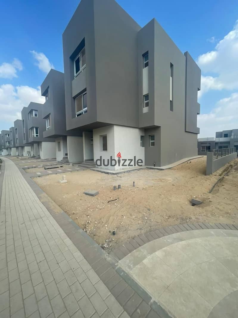 For sale, a townhouse with immediate delivery in Sheikh Zayed, in Etapa Compound, 7