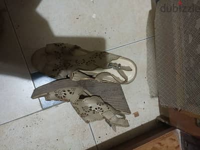 جزم مستعمله ب ١٠٠ جنيه حاله جيده وجزم جديده باسعار منافسه