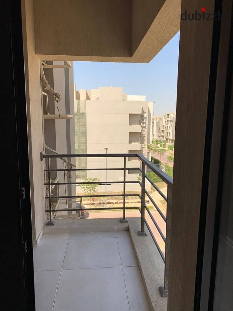 Semi furnished penthouse 3rooms FIRST USE rent Fifth Square Al Marasem 2